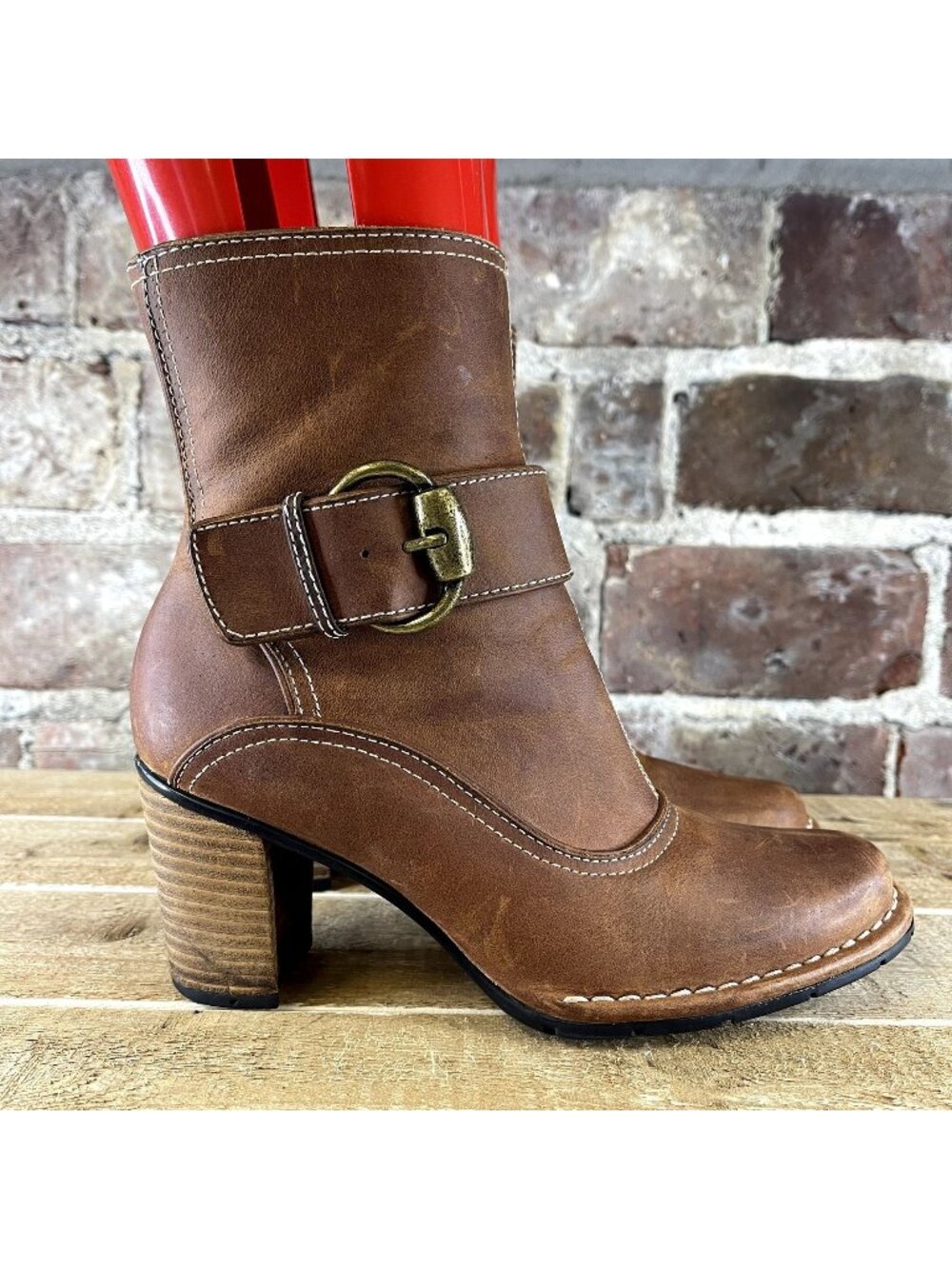 Indigo by Clarks Brown Leather Zippered Ankle Boots w/ Accent Buckle sz 6.5